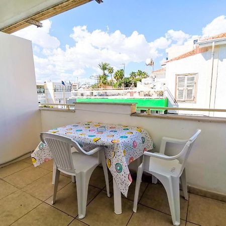 Central Square Nomadic Rooms Larnaca Extérieur photo