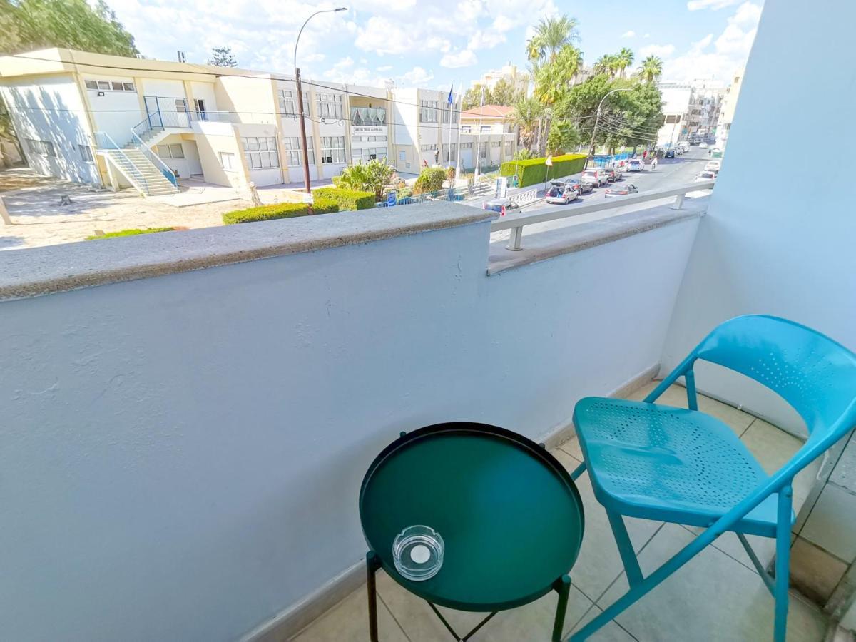Central Square Nomadic Rooms Larnaca Extérieur photo
