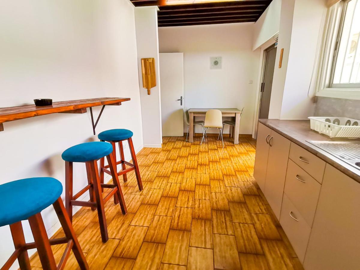 Central Square Nomadic Rooms Larnaca Extérieur photo